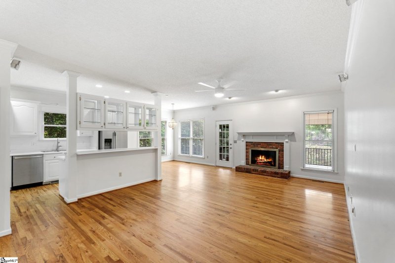 Property image 4 at 109 Keowee Avenue, Greenville, SC 29605