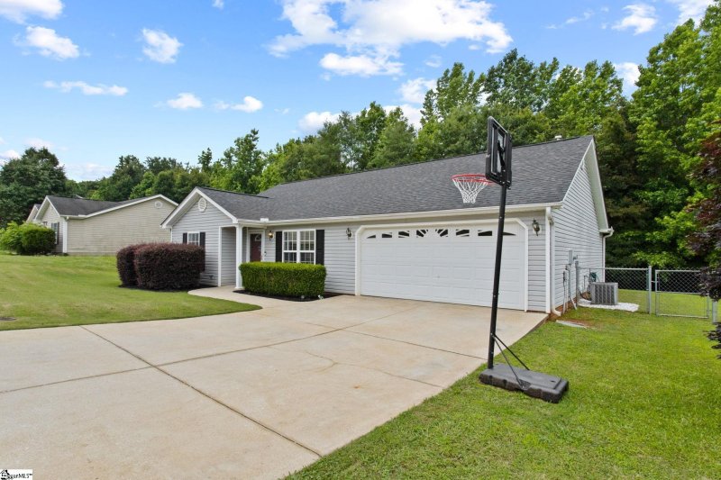 Property image 3 at 15 Laws Lane, Piedmont, SC 29673