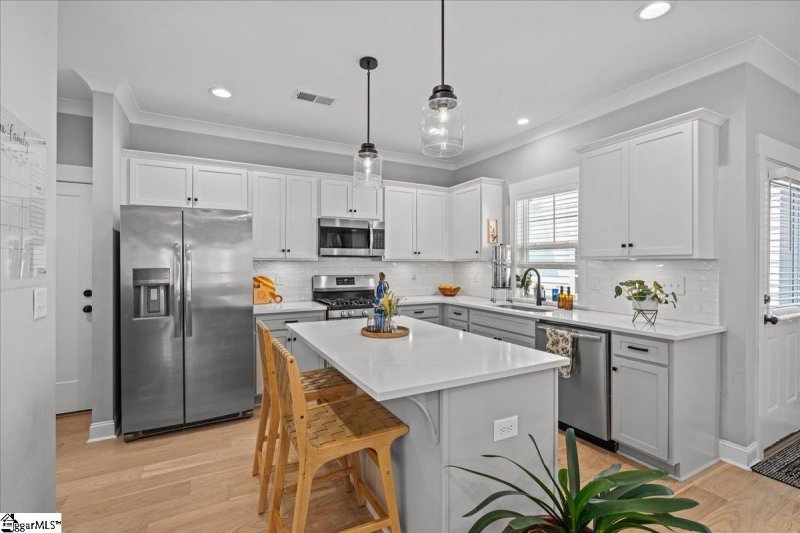Property image 2 at 9 Logan Knoll Lane, Greenville, SC 29607