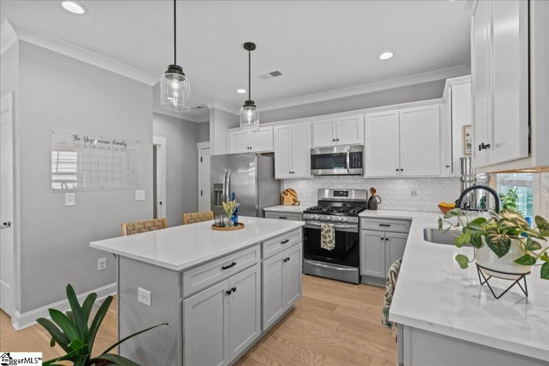 Property image 3 at 9 Logan Knoll Lane, Greenville, SC 29607