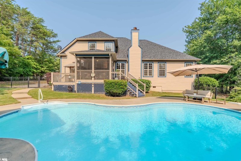 Property image 2 at 9 Windswept Knoll Drive, Taylors, SC 29687