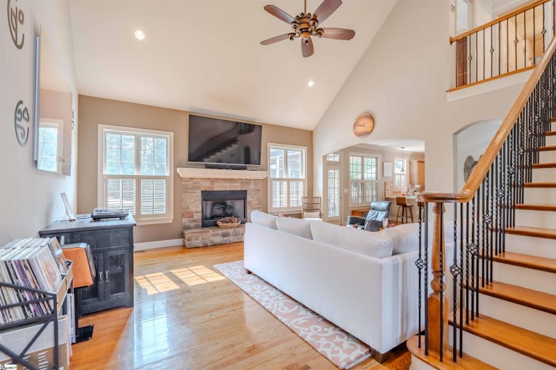 Property image 3 at 9 Windswept Knoll Drive, Taylors, SC 29687