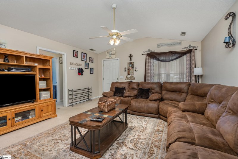 Property image 4 of 110 Ketchitan Court in Oak Knoll, Greenville, SC 29605