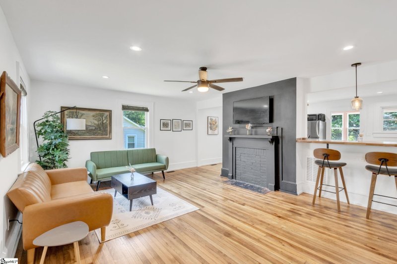 Property image 3 at 32 2nd Avenue, Greenville, SC 29609