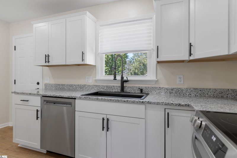 Property image 5 at 8 Harris Lane, Greenville, SC 29607