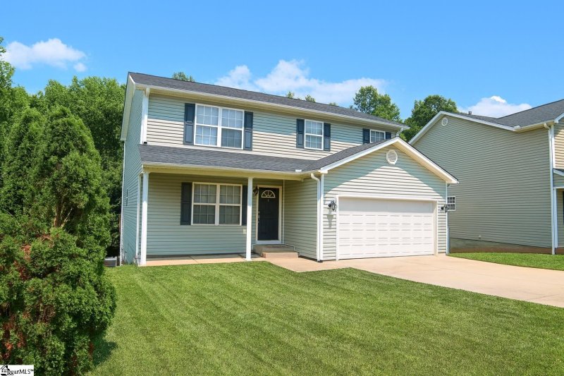 Property image 2 of 213 Kingscreek Drive in Carman Glen, Greer, SC 29650