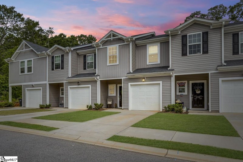 Property image 2 at 404 Hillrock Court, Greenville, SC 29617