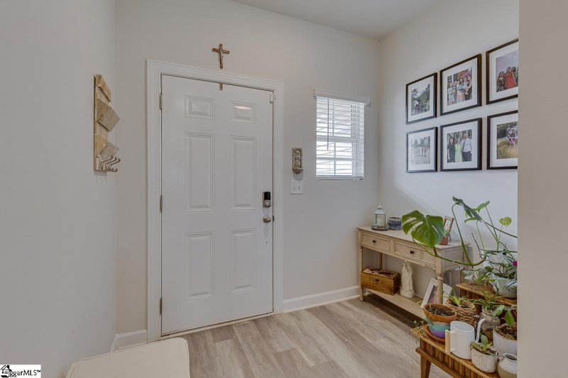 Property image 4 at 404 Hillrock Court, Greenville, SC 29617