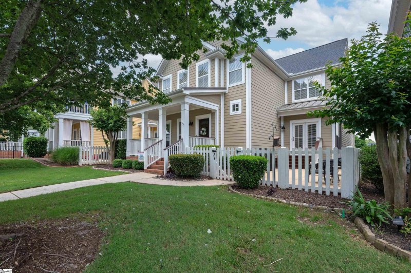 Property image 2 at 11 Valcourt Circle, Simpsonville, SC 29680