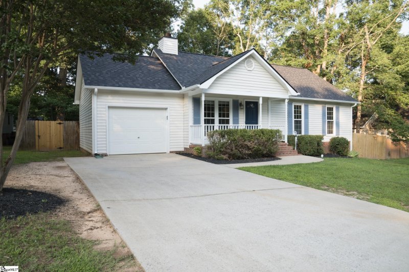 Property image 2 at 4 Woodmark Court, Simpsonville, SC 29681-4454