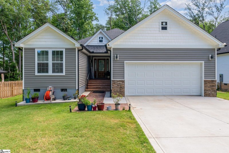 Property image 3 of 205 Newgate Drive in Bellingham, Simpsonville, SC 29681-2144