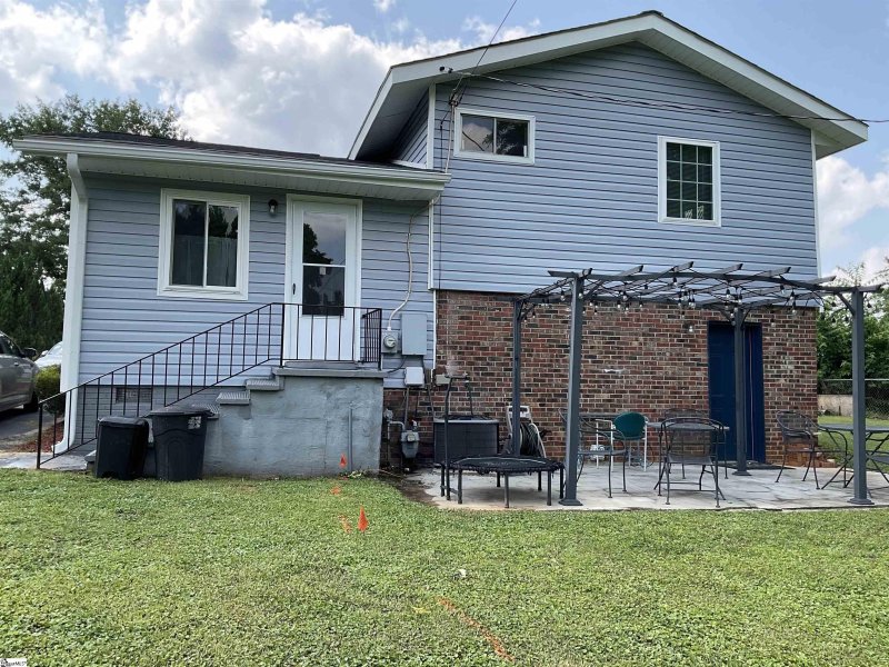 Property image 5 of 407 Old Farm Road in Linville, Moore, SC 29539