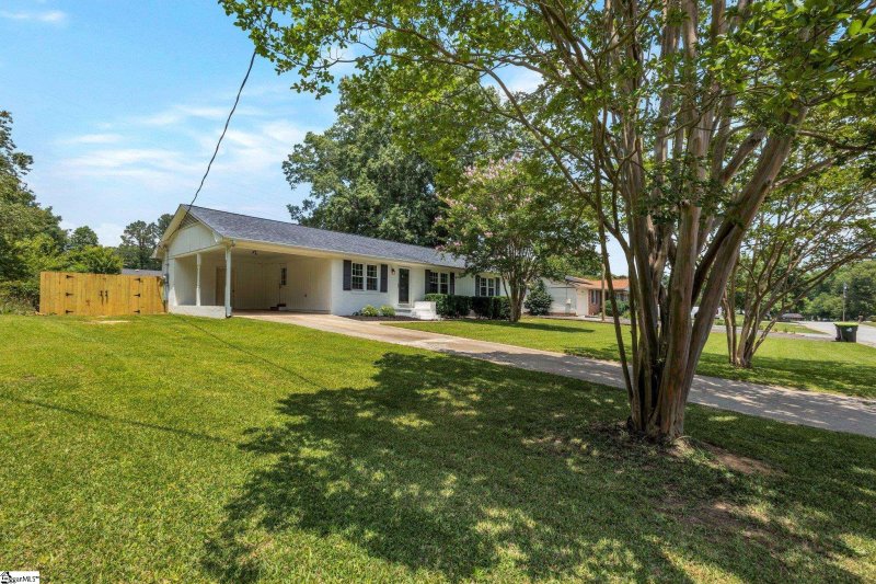 Property image 2 at 615 Creighton Drive, Taylors, SC 29687