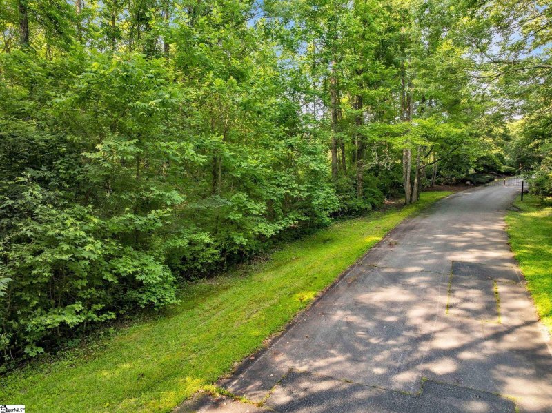 Property image 4 of 10 Queensmoor Road in Cliffs Valley, Travelers Rest, SC 29690-4100