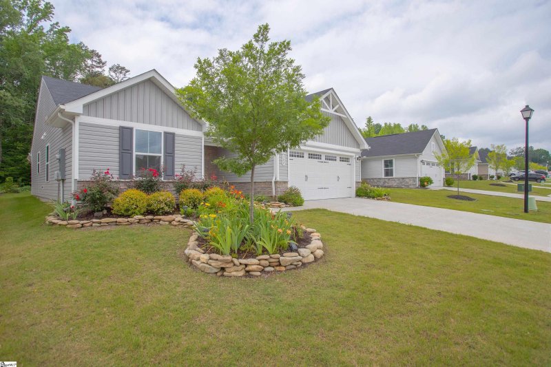 Property image 2 of 300 Stockland Trail in Durbin Oaks, Fountain Inn, SC 29644