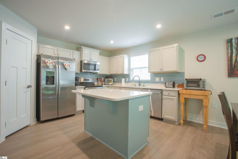 Property image 4 of 300 Stockland Trail in Durbin Oaks, Fountain Inn, SC 29644