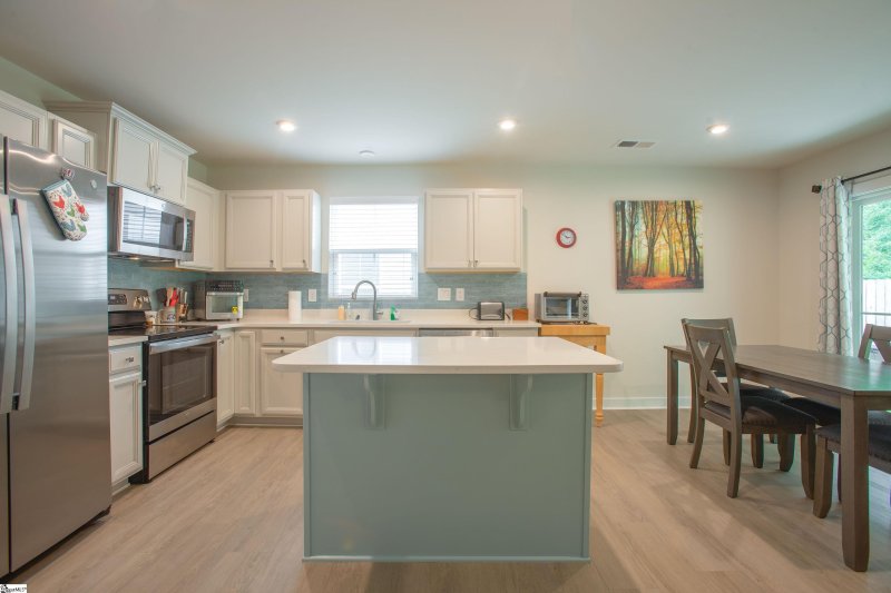 Property image 5 of 300 Stockland Trail in Durbin Oaks, Fountain Inn, SC 29644