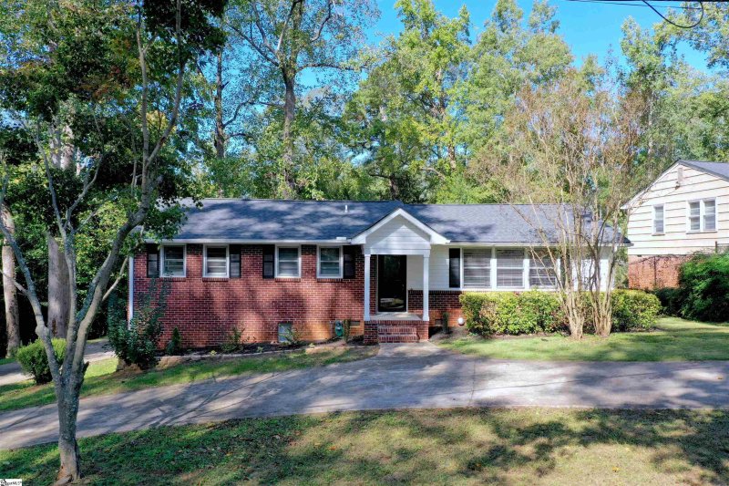 Property image 2 of 304 Robin Hood Road in Sherwood Forest, Greenville, SC 29607