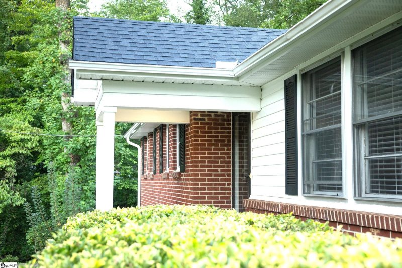 Property image 3 of 304 Robin Hood Road in Sherwood Forest, Greenville, SC 29607