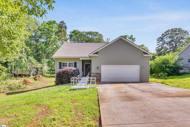 Plainview Heights, Greenville community