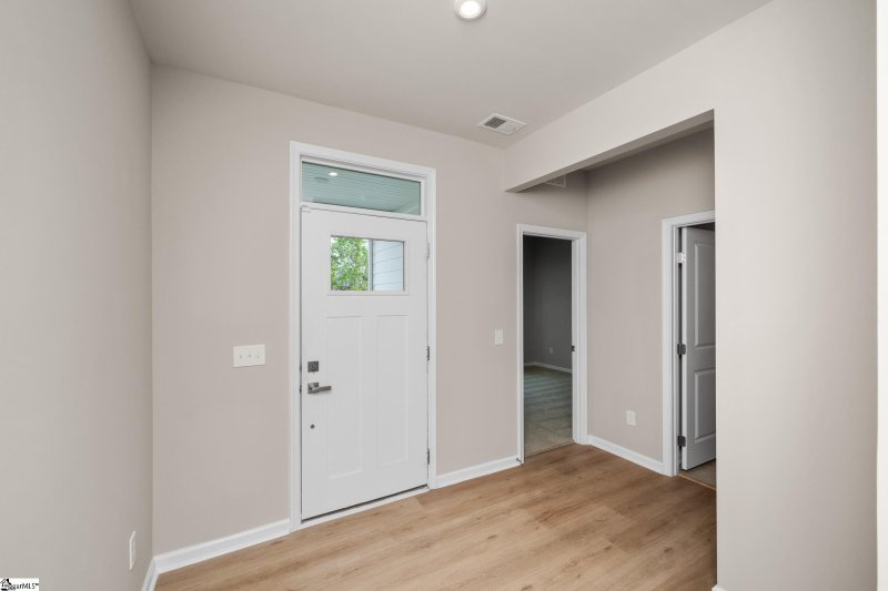 Property image 2 of 6010 Ives Avenue in Berkeley, Spartanburg, SC 29307