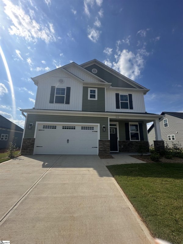 Property image 2 of 910 Gibbons Street in Shiloh Trail, Wellford, SC 29385