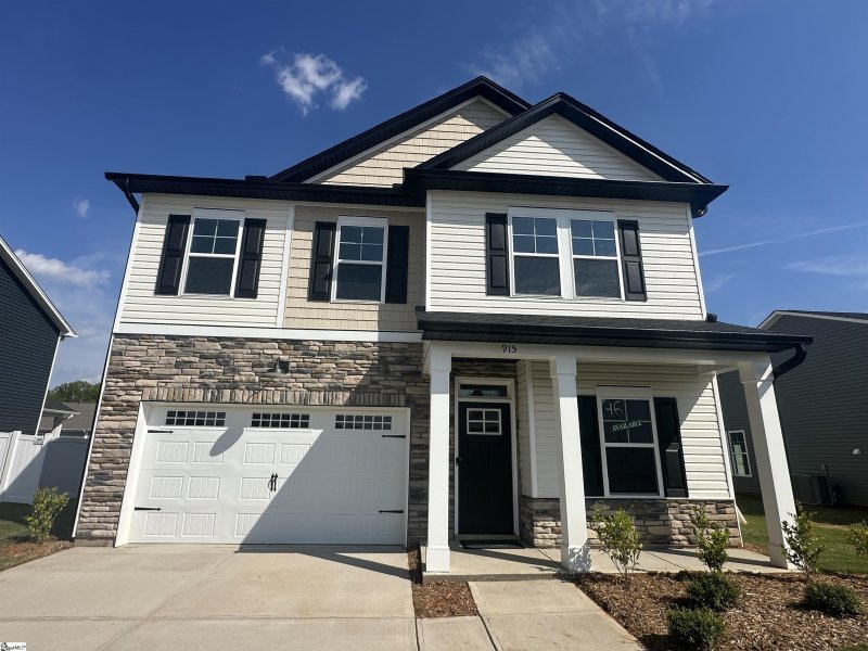 Property image 3 of 915 Gibbons Street in Shiloh Trail, Wellford, SC 29385