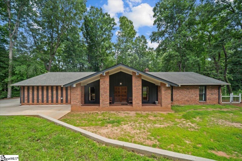 Property image 2 of 106 E Lewis Road in Clemson Downs, Clemson, SC 29631