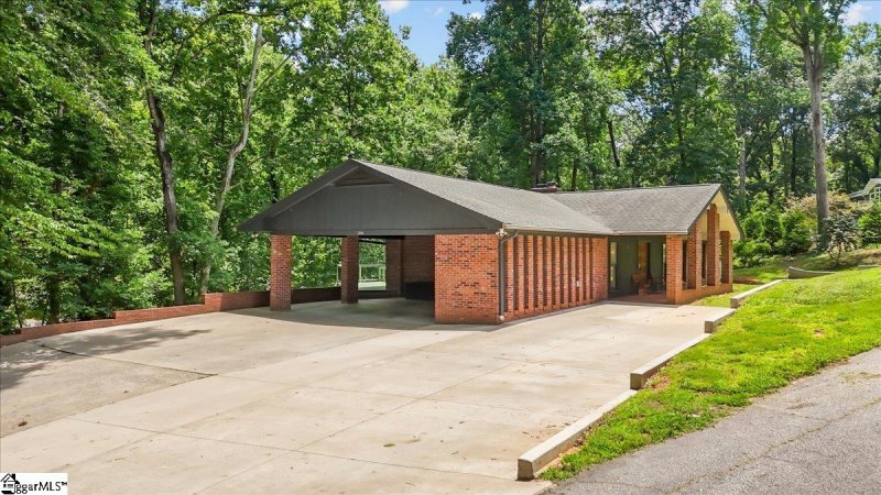 Property image 3 of 106 E Lewis Road in Clemson Downs, Clemson, SC 29631