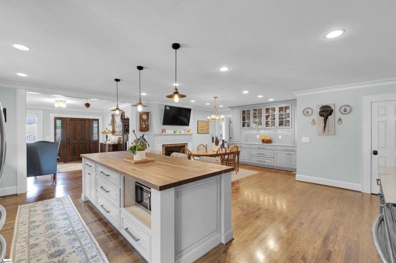 Property image 5 at 15 High Hill Street, Greenville, SC 29605