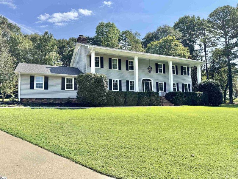 Property image 2 at 102 Buckingham Court, Easley, SC 29640