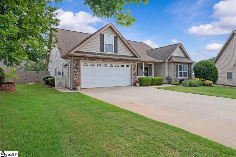 Property image 2 of 636 Cordelia Court in Glen Lake, Boiling Springs, SC 29316