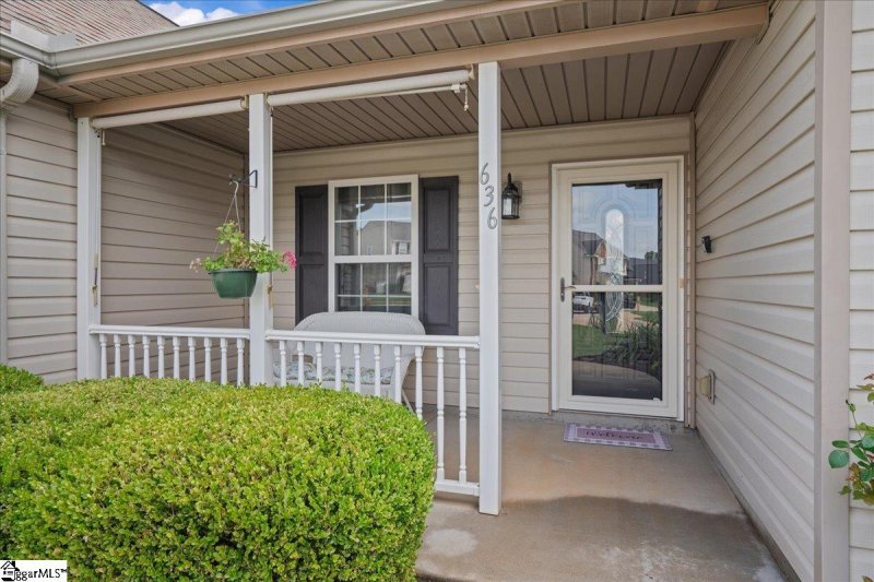 Property image 3 of 636 Cordelia Court in Glen Lake, Boiling Springs, SC 29316