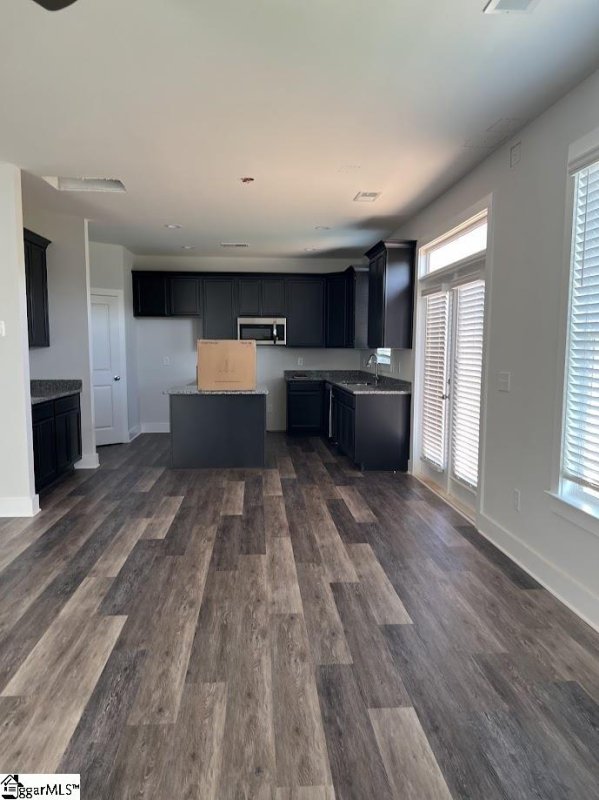 Property image 3 of 247 Chapel Creek Court in Edgewood Estates, Greenville, SC 29605