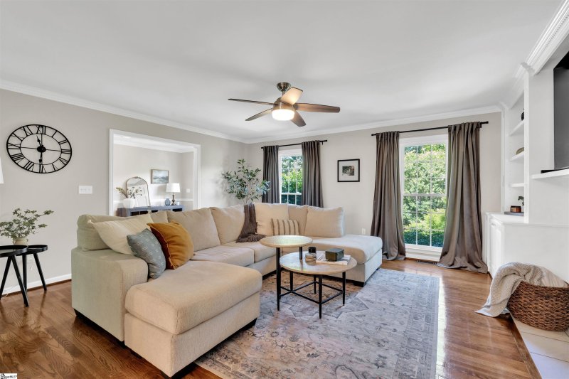 Property image 4 at 48 Oak Crest Court, Greenville, SC 29605