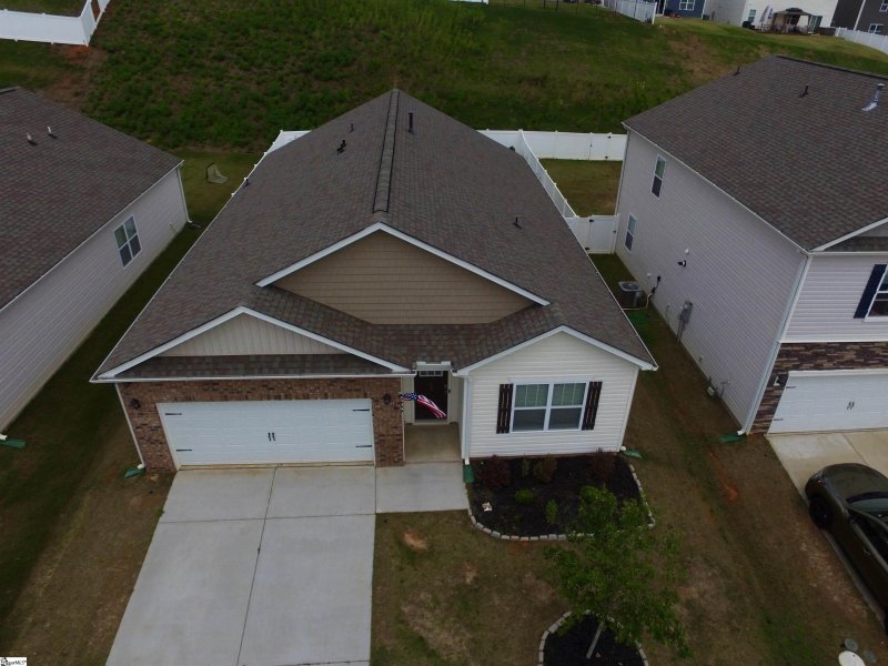 Property image 2 of 63 Oak Edge Lane in Brookside Farms, Greer, SC 29651