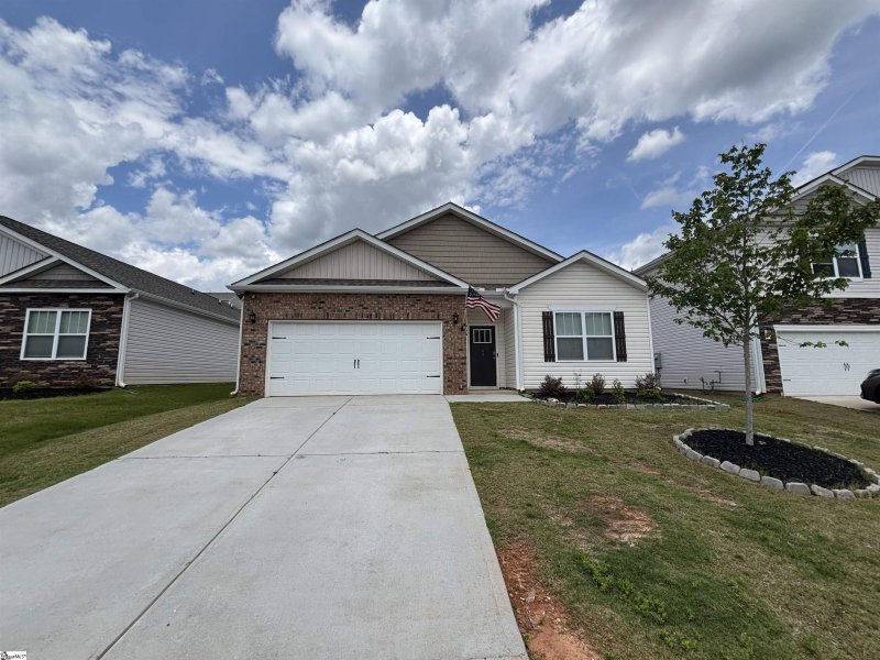 Property image 4 of 63 Oak Edge Lane in Brookside Farms, Greer, SC 29651