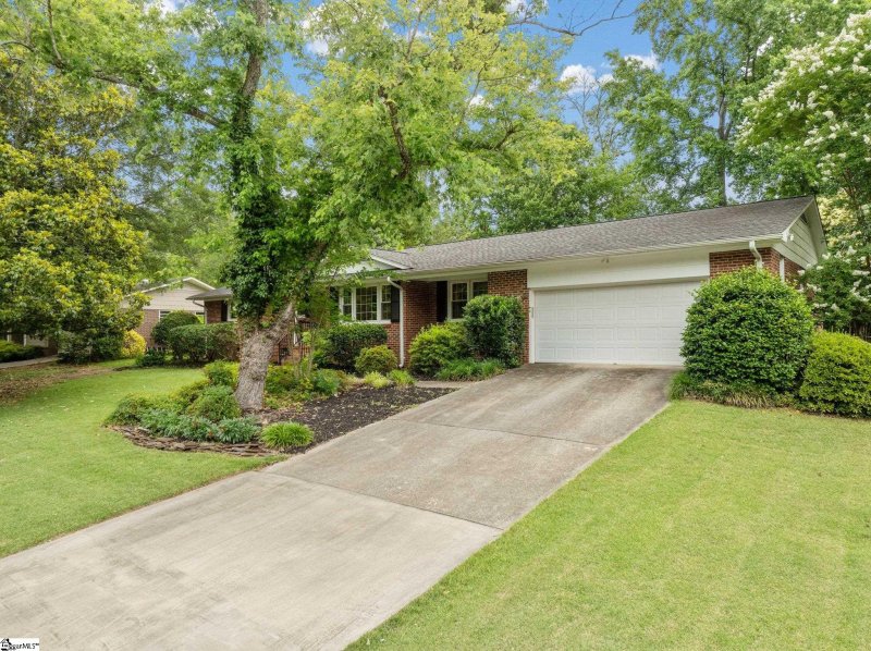 Property image 2 at 211 Crepe Myrtle Court, Greenville, SC 29607