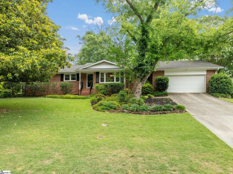 Property image 3 at 211 Crepe Myrtle Court, Greenville, SC 29607