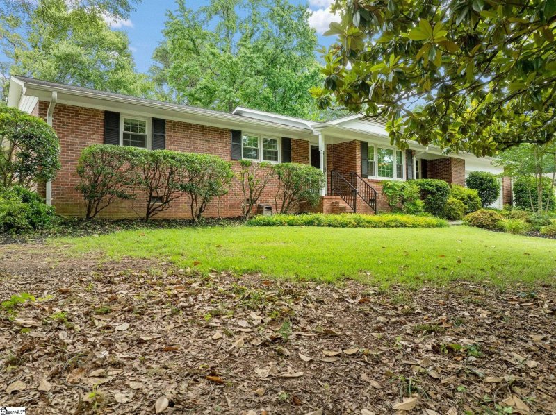 Property image 4 at 211 Crepe Myrtle Court, Greenville, SC 29607