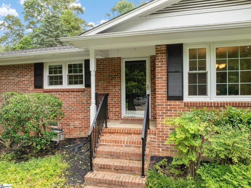 Property image 5 at 211 Crepe Myrtle Court, Greenville, SC 29607