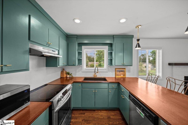 Property image 3 at 111 Avon Drive, Taylors, SC 29687