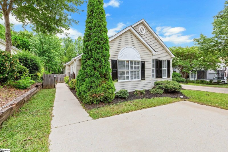 Property image 2 at 21 Lantern Lane, Greer, SC 29651