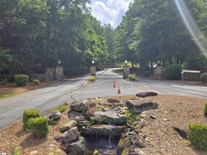 Property image 3 of 109 Bernhardt Way in Keowee Mountain Lake Estates, Pickens, SC 29671