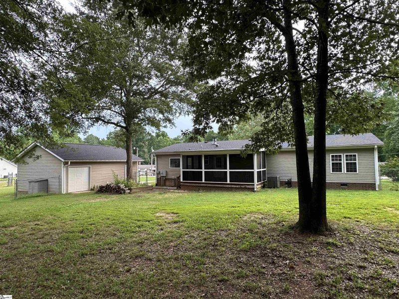 Property image 4 at 116 Lakeside Drive, Taylors, SC 29687