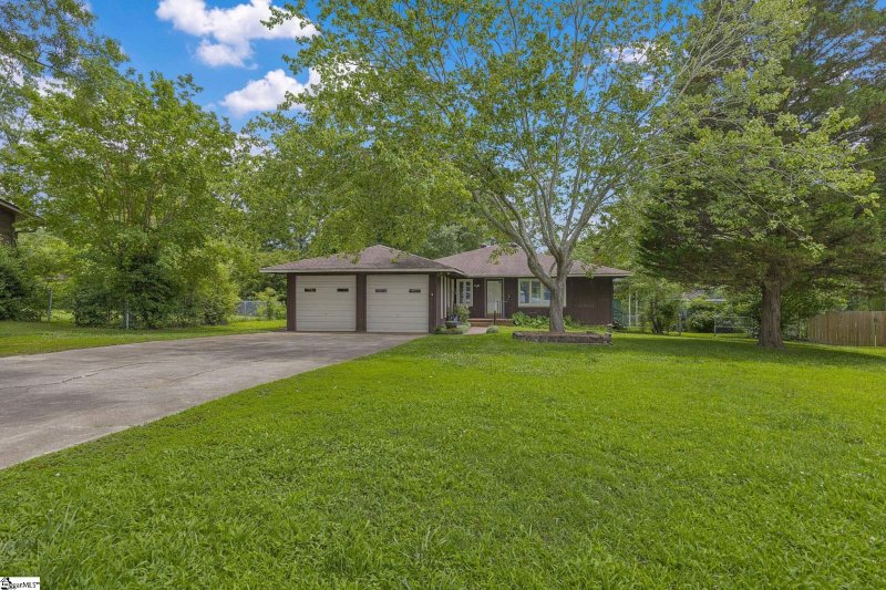 Property image 2 at 114 Tollgate Court, Simpsonville, SC 29681