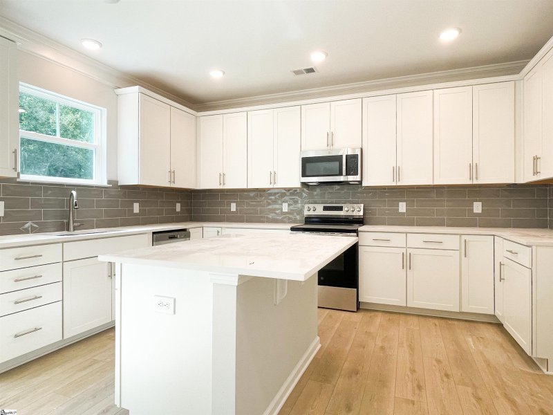 Property image 4 of 664 Columbus Circle in Greenrich Mill, Simpsonville, SC 29680