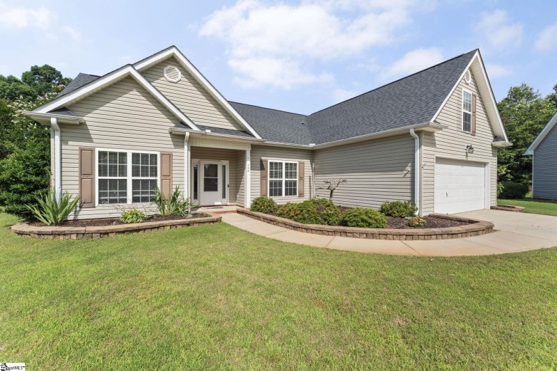 Property image 2 at 408 Cotton Hall Court, Simpsonville, SC 29680