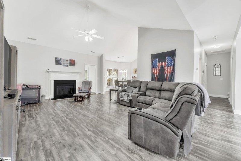 Property image 4 at 408 Cotton Hall Court, Simpsonville, SC 29680