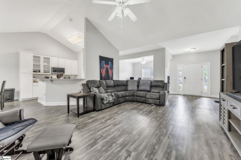 Property image 5 at 408 Cotton Hall Court, Simpsonville, SC 29680